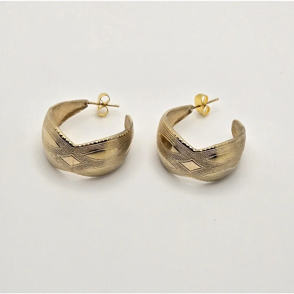 Vintage Hoop Earrings Chunky Goldtone Textured Classic Boho Maximalist Retro 1
